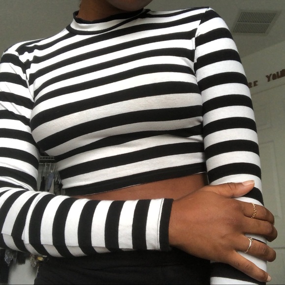 Forever 21 Tops - forever 21 cropped long sleeve